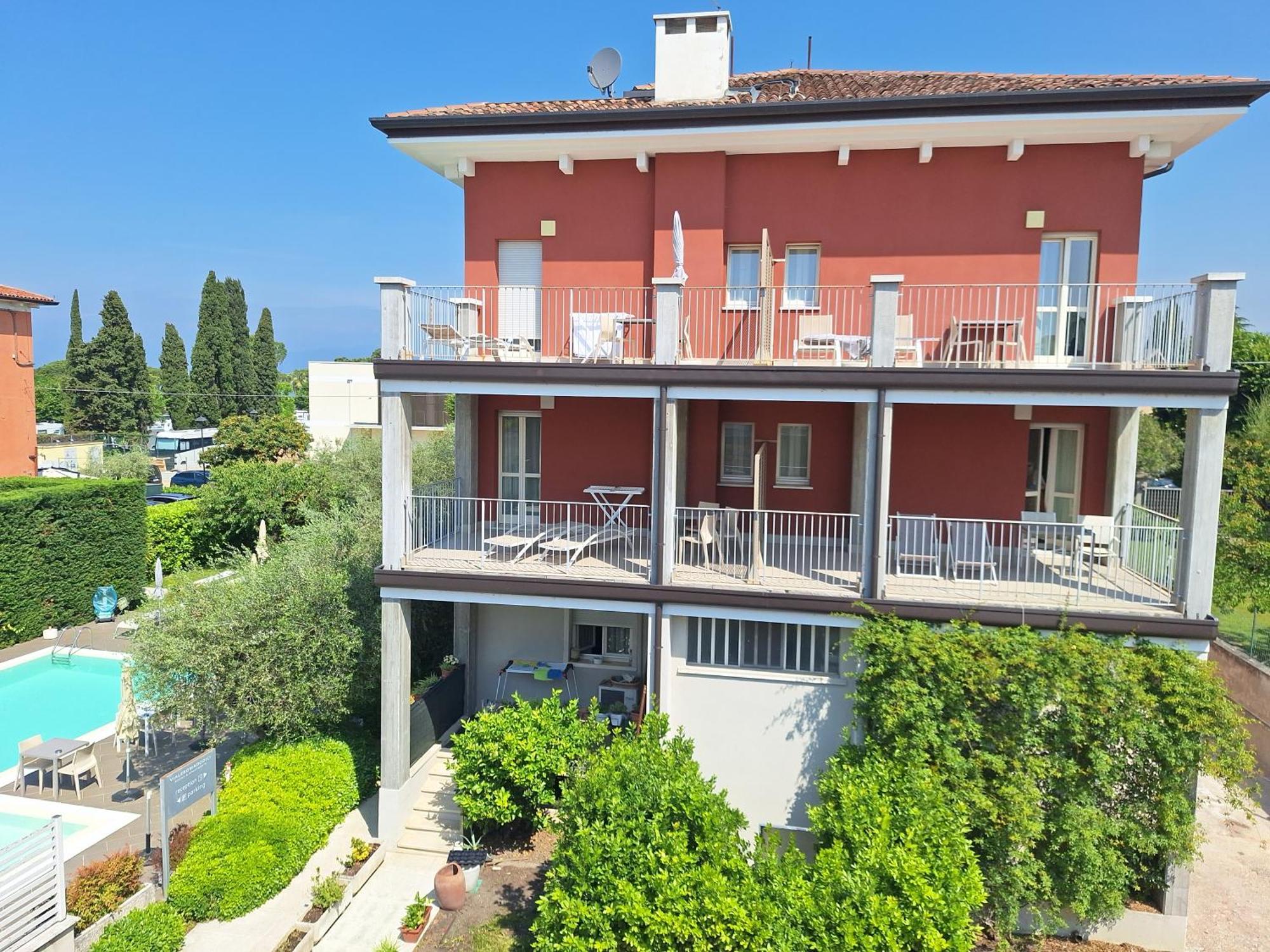 Vialeromadodici Rooms & Apartments Lazise Exterior foto
