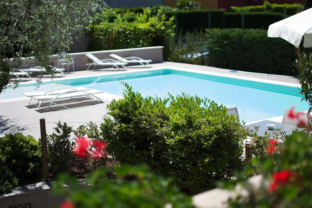 Vialeromadodici Rooms & Apartments Lazise Exterior foto