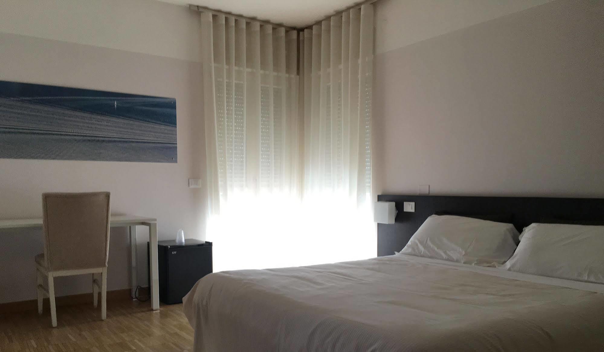 Vialeromadodici Rooms & Apartments Lazise Exterior foto