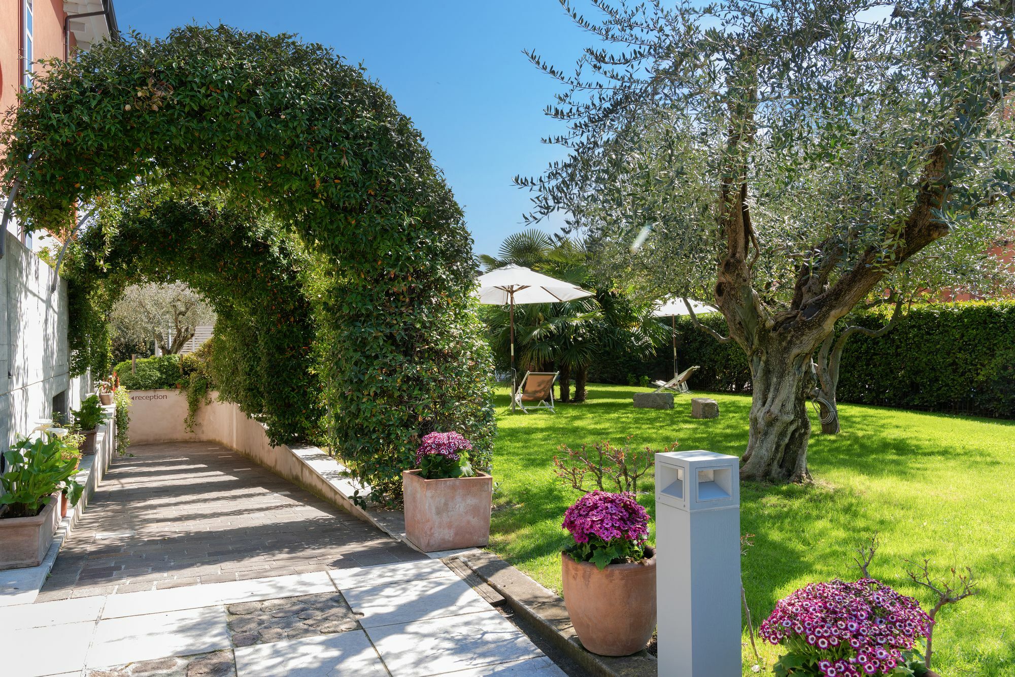 Vialeromadodici Rooms & Apartments Lazise Exterior foto